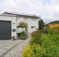 (EF1304_M) Kassel-Landkreis: Ahnatal, neu gebautes Niedrig-Energie-Wohnhaus mit Garten, vollmöbliert, 2 Garagen