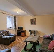 (EF0648_M) Sömmerda: Großrudestedt, preiswerte 2-Zi-Wohnung mit Stellplatz und Service, an Wochenendheimfahrer