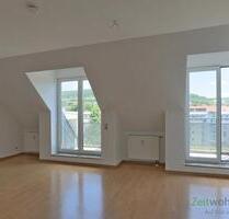(12536_15) MGN: bezugsfertige 2-Raum-Dachgeschoss mit 2 Balkons, EBK möglich, Hausmeisterdienste inklusive - Meiningen