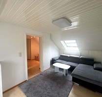 Kompakte und möblierte 2,5-Zimmer-Dachgeschosswohnung im herzen von Altbach