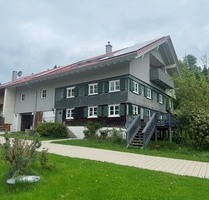 Vielseitiges Haus in Grünenbach – saniert, mit 3 Wohnungen, Ausbaupotenzial & Vermietungschance!