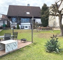 Ihr Familienparadies: 1-2 -Familienhaus in Ulm-Jungingen mit viel Platz und einem großzügigen Garten - Ulm / Jungingen