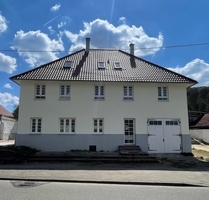 Saniertes 3-Familienhaus in Gomadingen - Gestalten Sie Ihr Zuhause mit Aussicht!