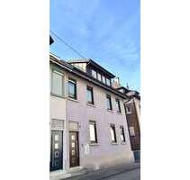 Haus zum Kaufen in Esslingen am Neckar 540.000,00 € 216 m²
