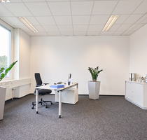 Büro in Hamburg 749,00 € 36 m² - 749,00 EUR Kaltmiete, ca.  36,00 m² in Hamburg (PLZ: 22339)