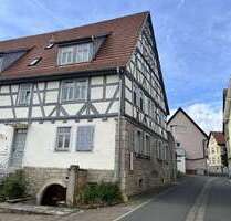 Haus zum Kaufen in Grünsfeld 360.000,00 € 195.92 m²