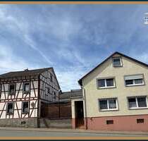 Haus zum Kaufen in Weisel 245.000,00 € 293 m²