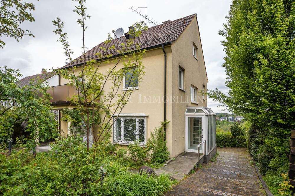 Haus zum Mieten in Stuttgart 3.300,00 € 200 m²