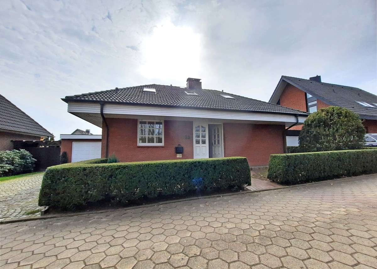 Haus zum Mieten in Oststeinbek 2.700,00 € 158.5 m²