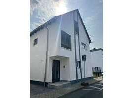 Haus zum Mieten in Weiterstadt 2.500,00 € 142 m²