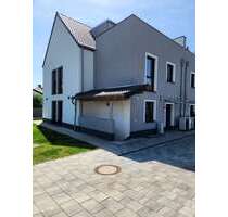 Haus zum Mieten in Hanau 2.400,00 € 220 m²