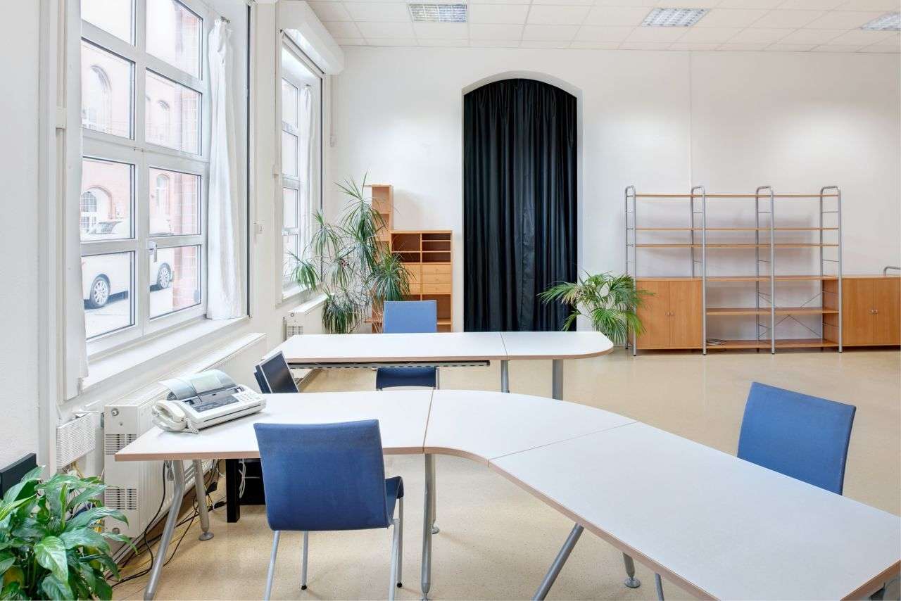 Büro in Dresden 550,00 € 65 m² - 550,00 EUR Kaltmiete, ca.  65,00 m² in Dresden (PLZ: 01099)