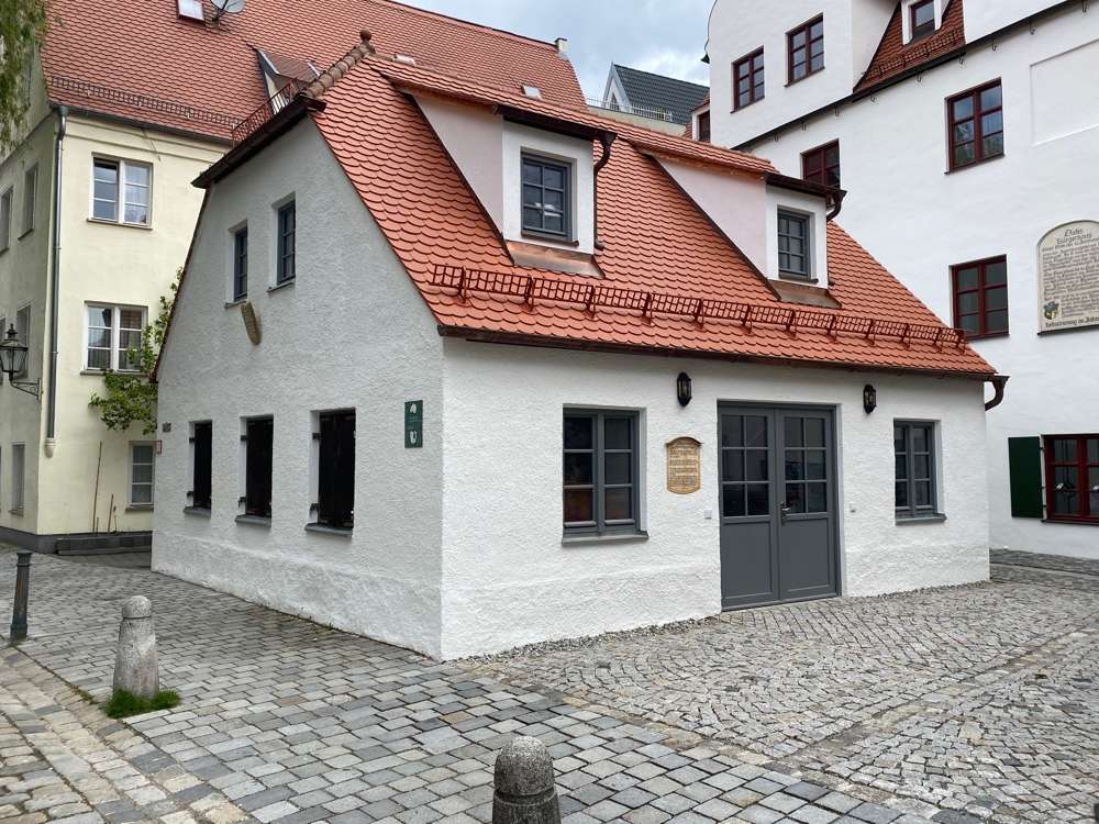Haus zum Mieten in Augsburg 2.450,00 € 81 m²