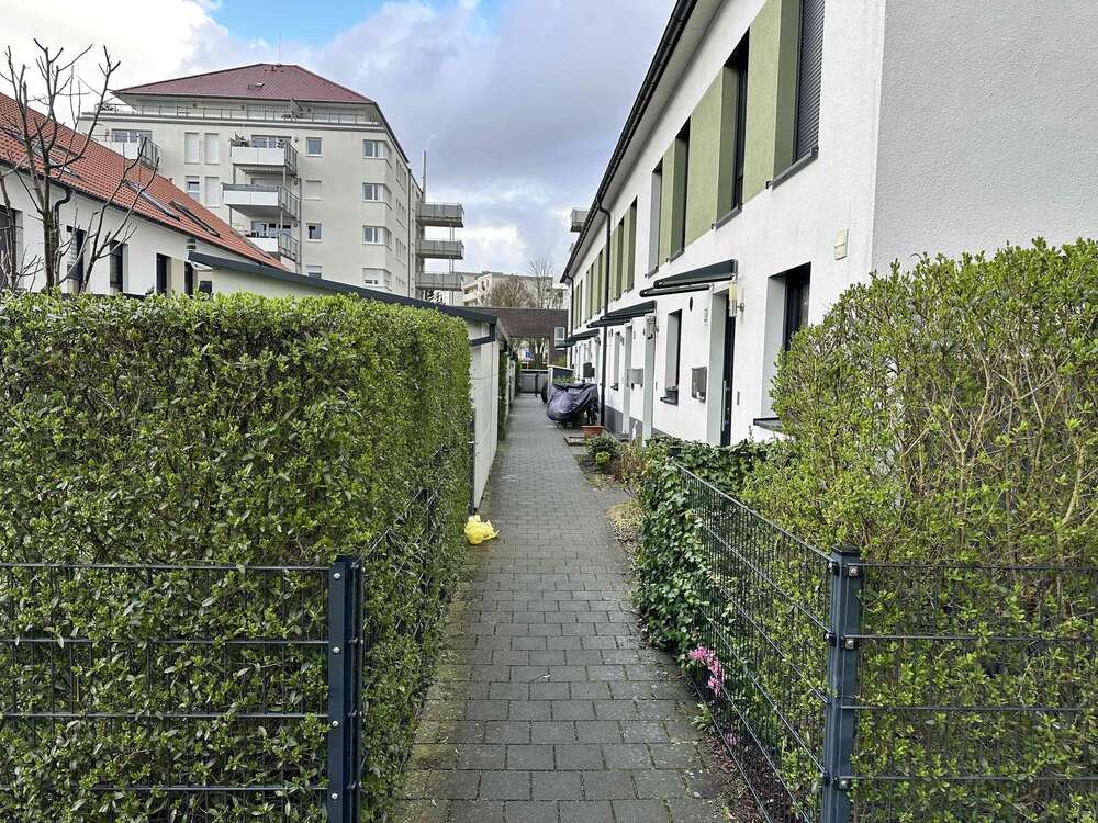 Haus zum Mieten in Laatzen 1.800,00 € 141 m²