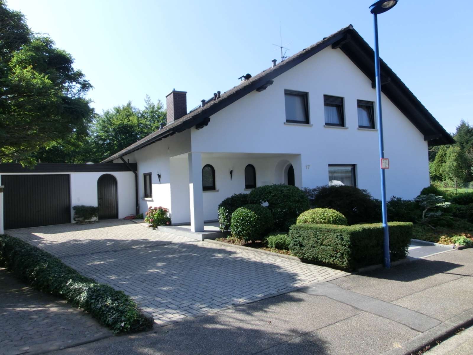 Haus zum Mieten in Waldbronn 2.400,00 € 269 m²