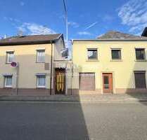 Haus zum Kaufen in Mönchengladbach-Wickrathberg 270.000,00 € 200 m²