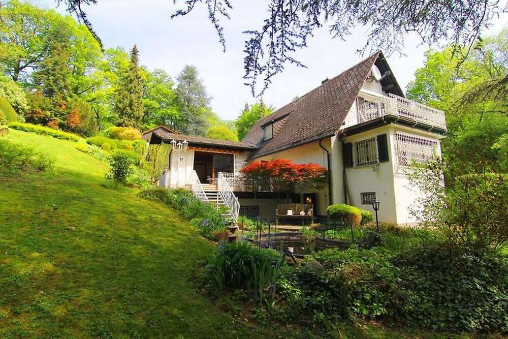 Haus zum Mieten in Bad Soden 4.300,00 € 255 m²