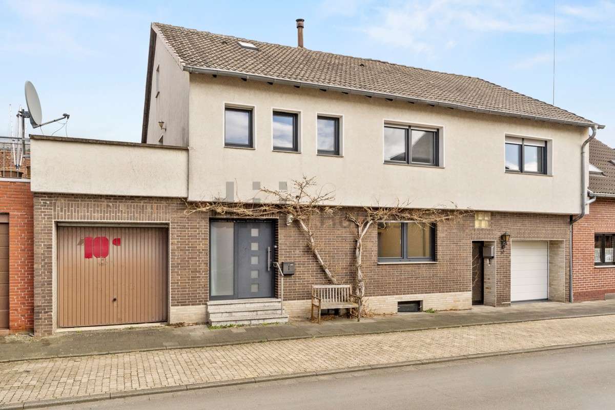 Wohnung zum Kaufen in Erftstadt 320.000,00 € 138.72 m²