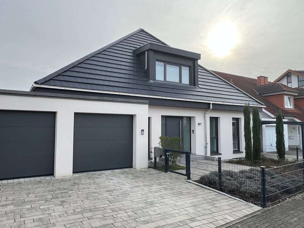 Haus zum Mieten in Sandhausen 4.450,00 € 240 m²
