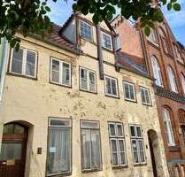 Haus zum Kaufen in Lübeck 240.000,00 € 198 m²