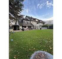 Haus zum Kaufen in Mülheim 1.599.000,00 € 1017.93 m²