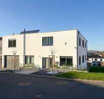 Haus zum Mieten in Habichtswald 2.830,00 € 283 m²