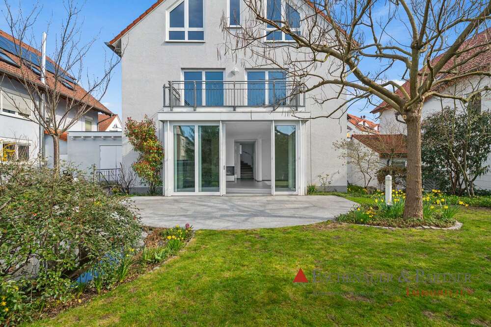Haus zum Mieten in Mannheim 3.000,00 € 270 m²
