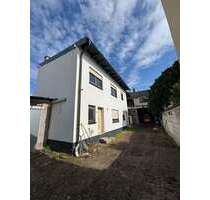 Haus zum Kaufen in Oberhausen-Rheinhausen 439.000,00 € 208.28 m²