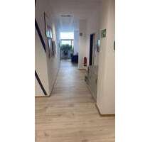 Büro in Garbsen 450,00 € 25 m² - 450,00 EUR Kaltmiete, ca.  25,00 m² in Garbsen (PLZ: 30823)