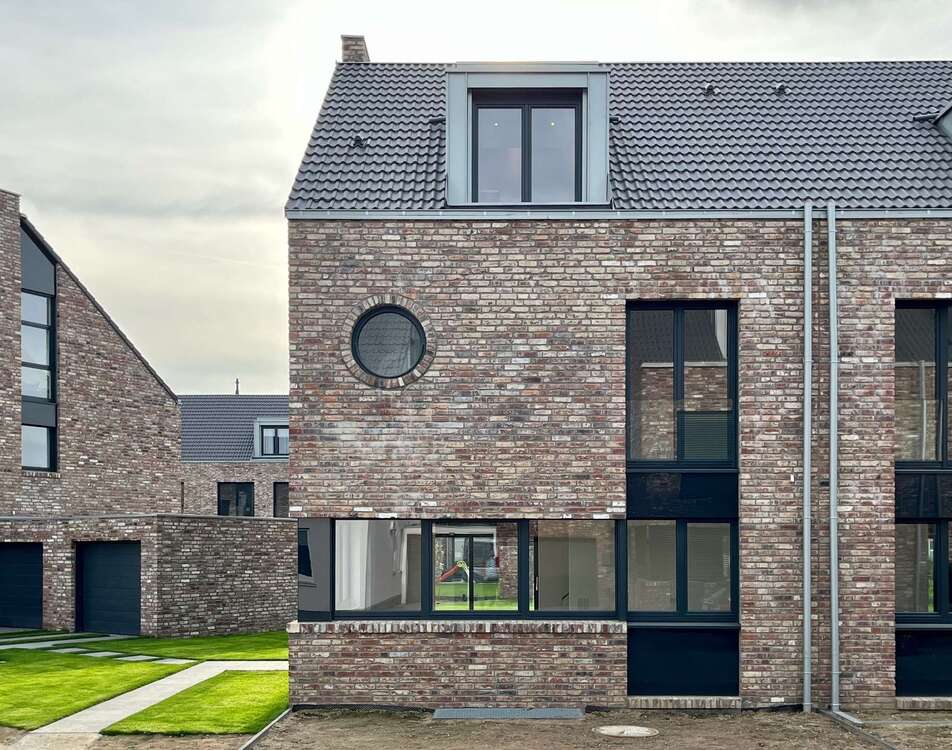 Haus zum Mieten in Düsseldorf 3.950,00 € 192 m²