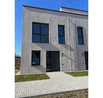 Haus zum Mieten in Königs Wusterhausen 1.585,00 € 105.66 m²