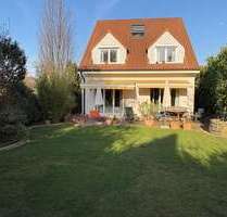 Haus zum Kaufen in Königswinter 725.000,00 € 174.57 m²