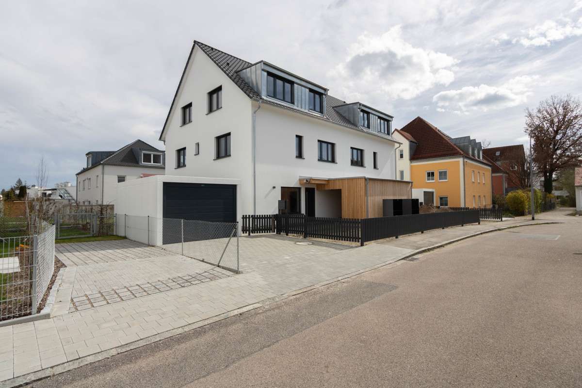Haus zum Mieten in Ingolstadt 2.700,00 € 192.4 m²
