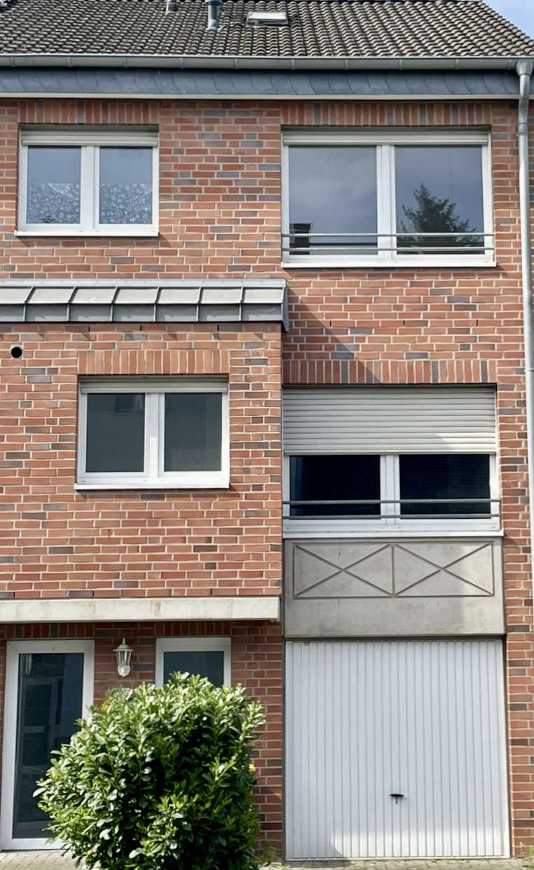 Haus zum Mieten in Mönchengladbach 1.250,00 € 127 m²