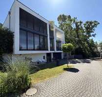 Haus zum Kaufen in Bovenden 1.200.000,00 € 243.87 m²