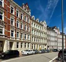 Haus zum Kaufen in Kiel 1.290.000,00 € 480.65 m²