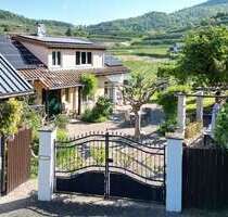 Haus zum Kaufen in Vogtsburg i.K. Bickensohl 1.350.000,00 € 335 m² - Vogtsburg i.K. / Bickensohl
