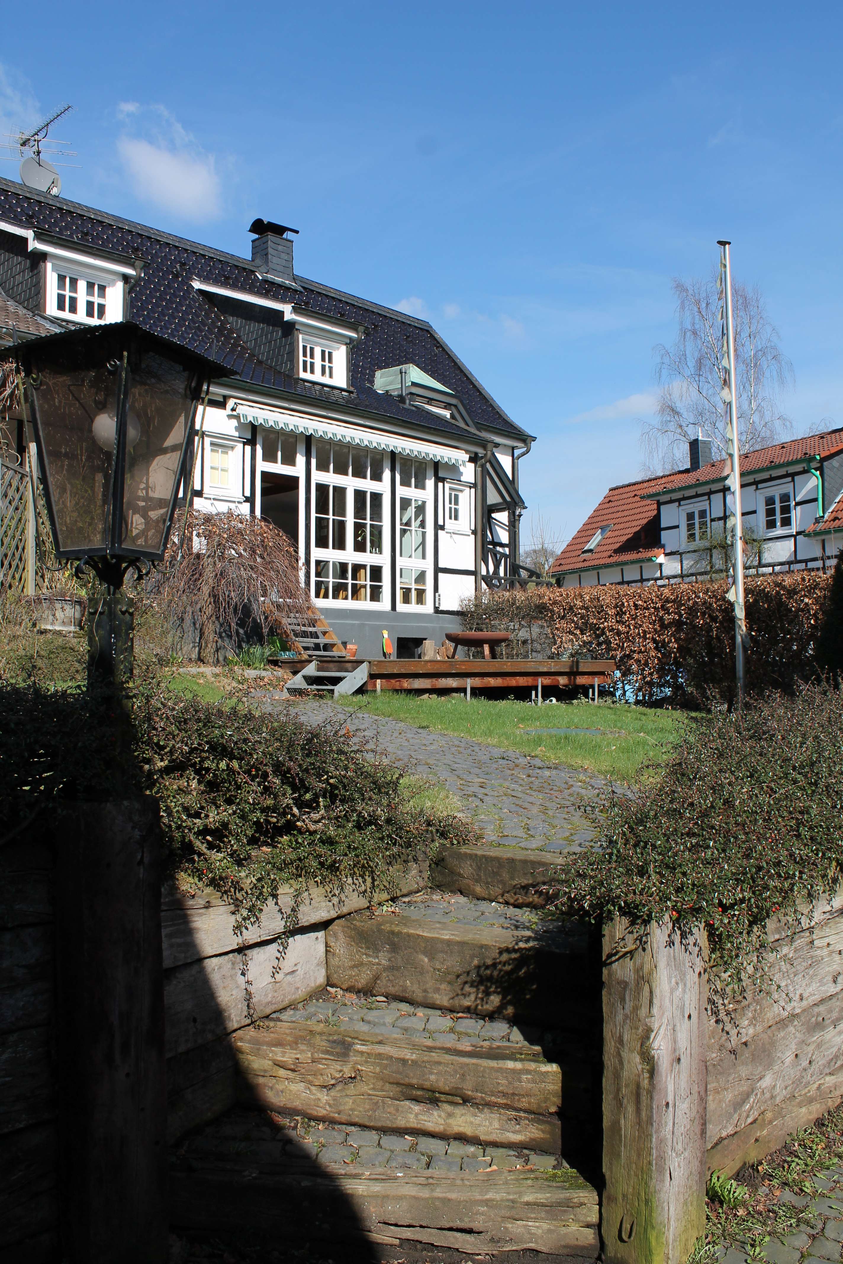 Haus zum Mieten in Burscheid 1.765,00 € 151 m²
