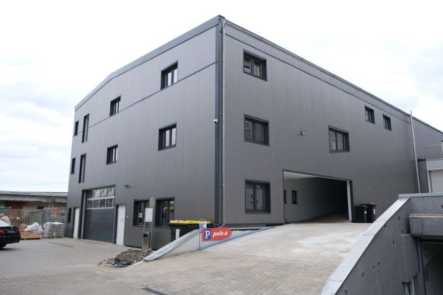 Halle in Duisburg 4.950,00 € 620 m²