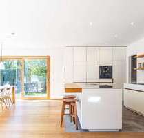 Haus zum Mieten in Oberhaching 4.950,00 € 214 m²