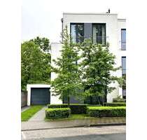 Haus zum Mieten in Düsseldorf 4.950,00 € 272 m²
