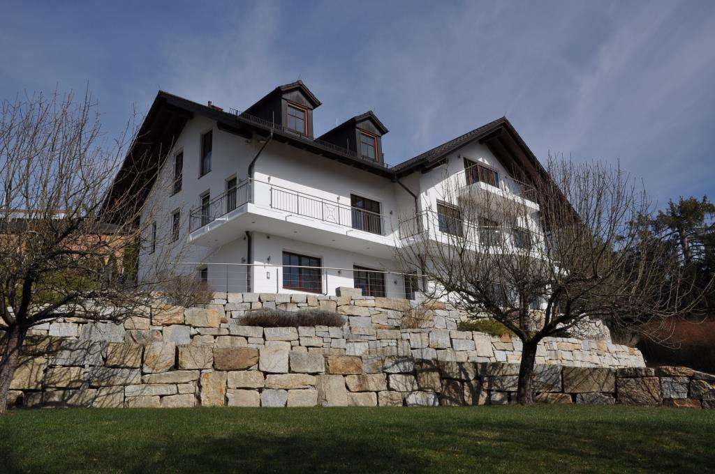 Haus zum Mieten in Berg 9.900,00 € 515 m²