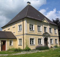 Haus zum Mieten in Babenhausen 2.100,00 € 213 m²