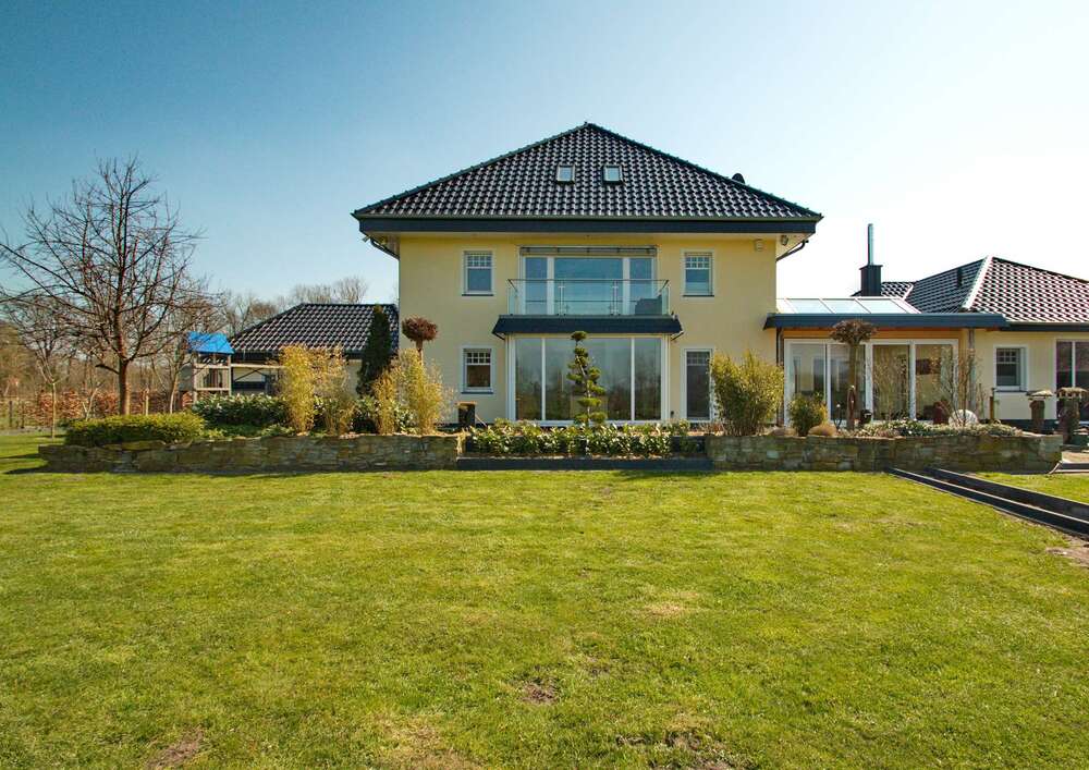 Haus zum Mieten in Delbrück 2.500,00 € 220 m²