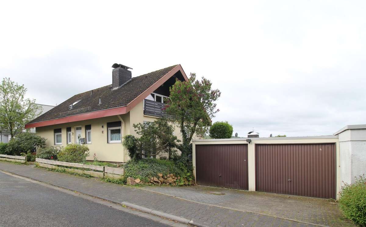 Haus zum Mieten in Eppstein-Vockenhausen 2.450,00 € 190 m²