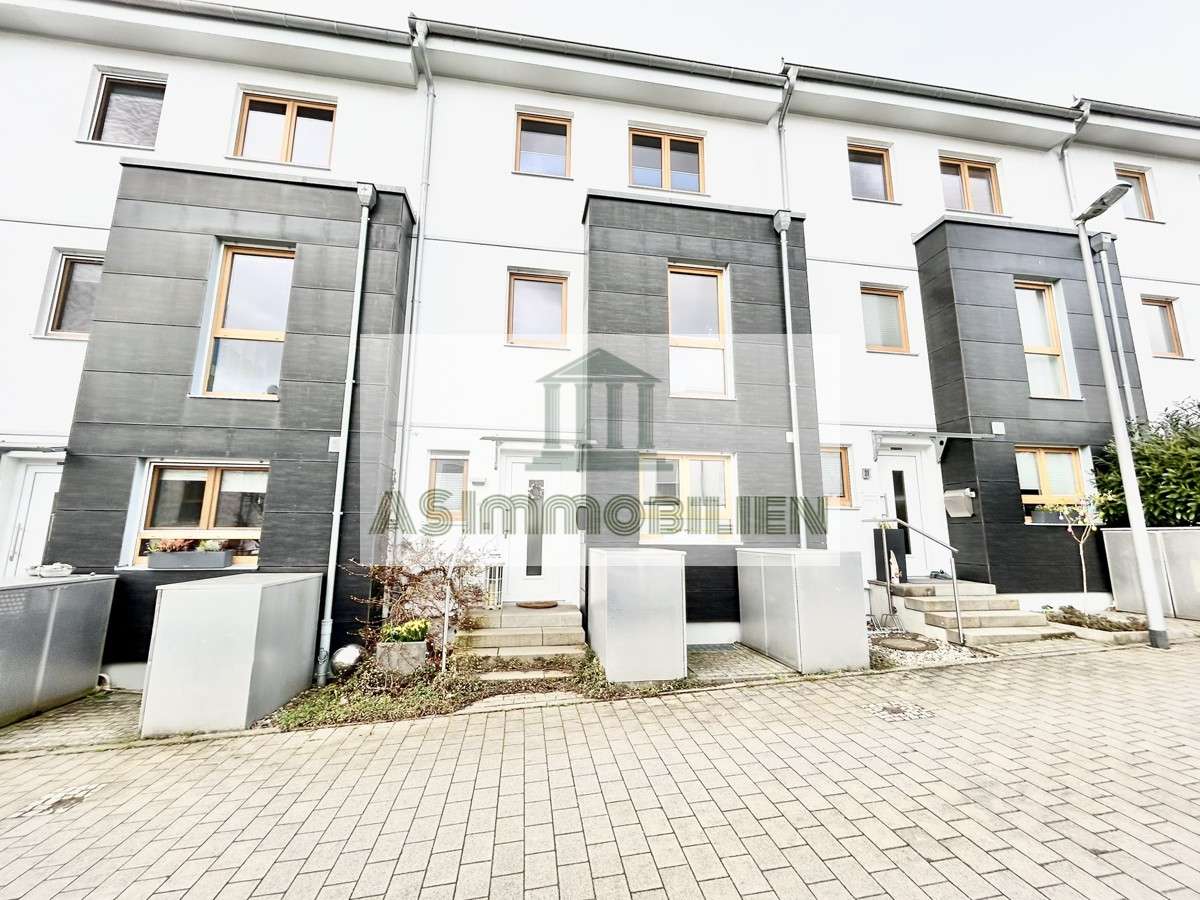 Haus zum Mieten in Wiesbaden 2.700,00 € 150 m²