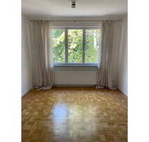 Exklusive, modernisierte 3-Raum-Wohnung mit geh. Innenausstattung mit Balkon und EBK in Stuttgart