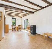 BECKINGEN: WOHNHAUS MIT SCHÖNEM GARTEN UND GARAGE IN ZENTRALER LAGE!