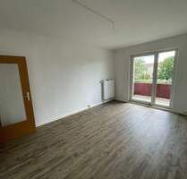 Geräumige 4-Zimmer-Wohnung mit Balkon sucht Sie! - Aschersleben