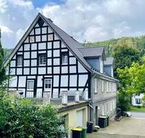 Dreifamilienhaus - 299.000,00 EUR Kaufpreis, ca.  337,00 m² Wohnfläche in Lennestadt / Bonzel (PLZ: 57368)